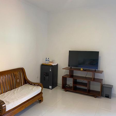 Manis Guest House 塞米亚克 外观 照片