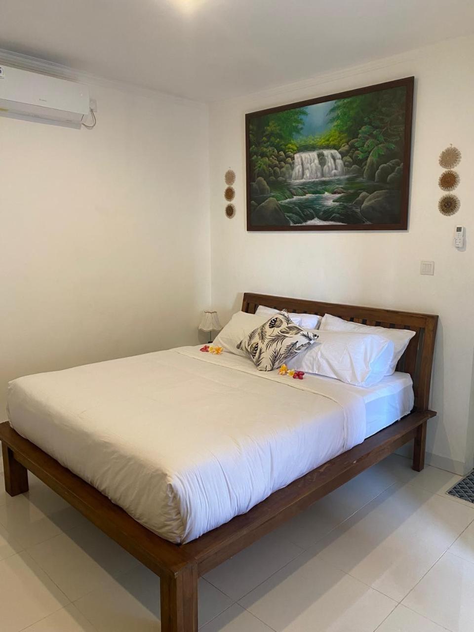 Manis Guest House 塞米亚克 外观 照片
