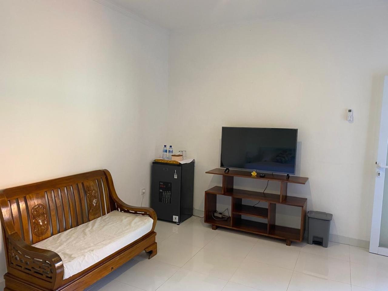 Manis Guest House 塞米亚克 外观 照片