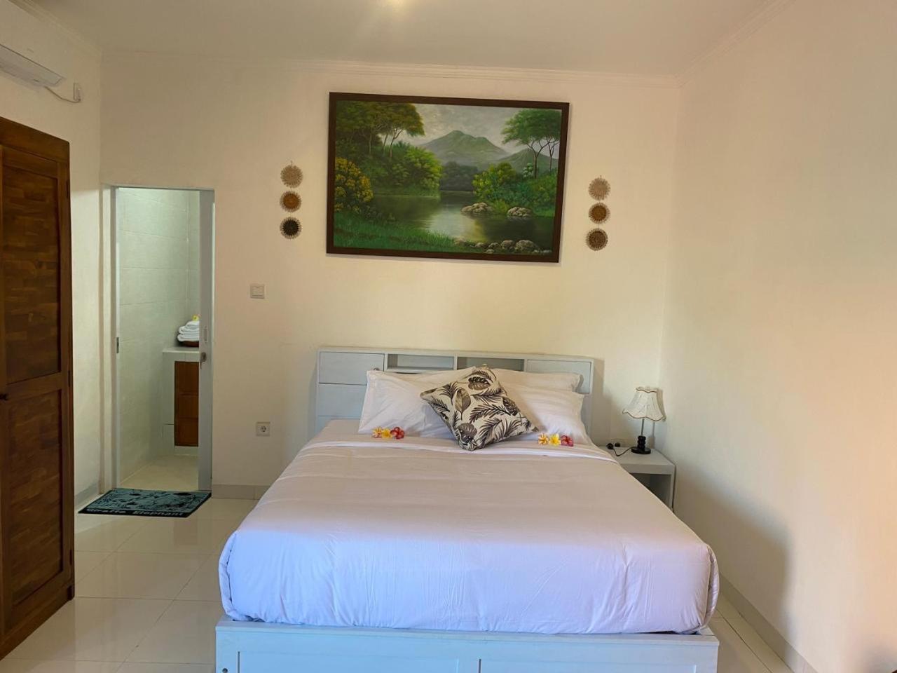 Manis Guest House 塞米亚克 外观 照片