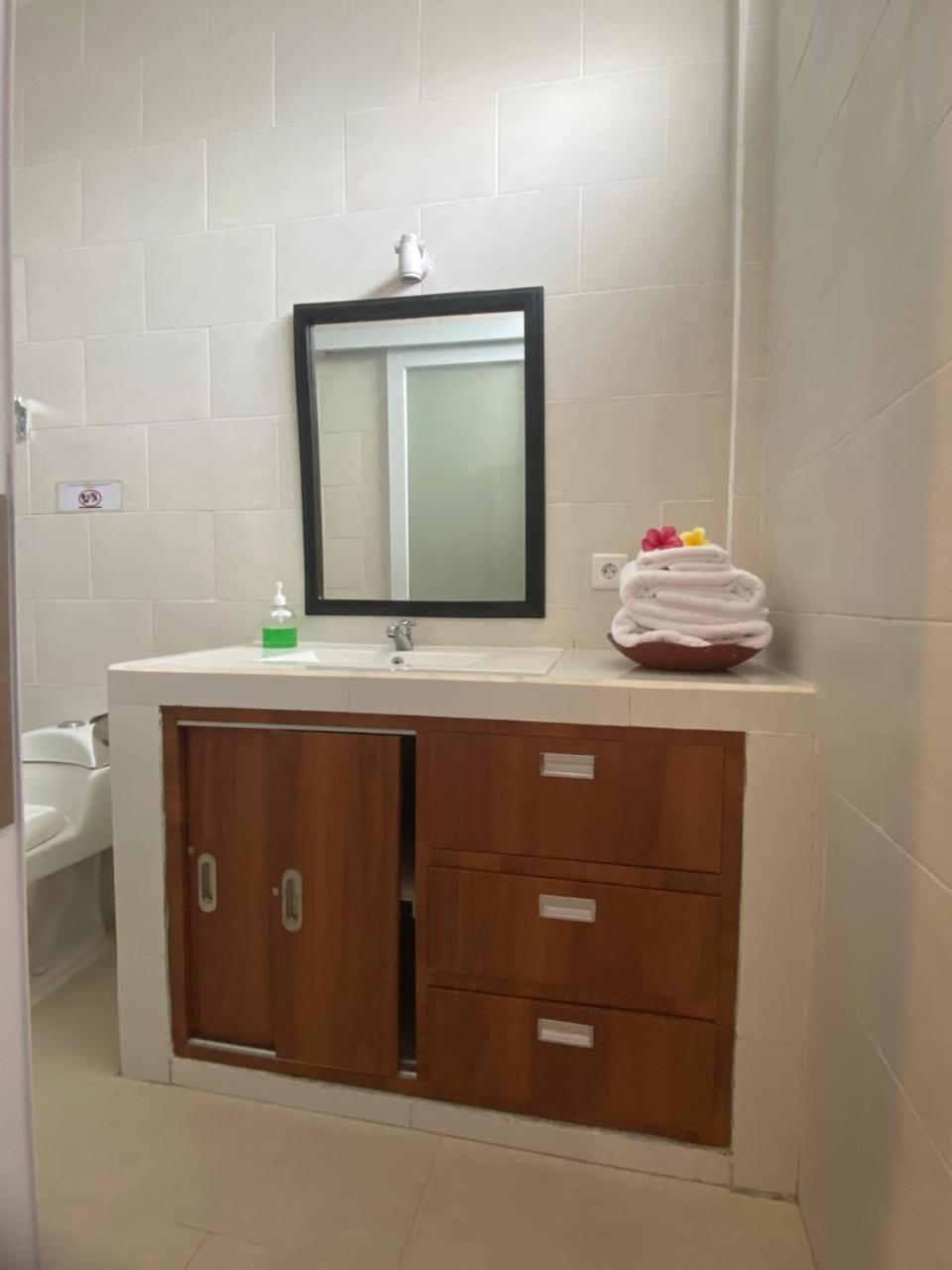 Manis Guest House 塞米亚克 外观 照片